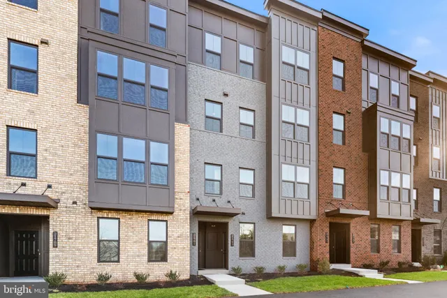 $3,895 | 21791 Express Terrace, Ashburn, VA 20147