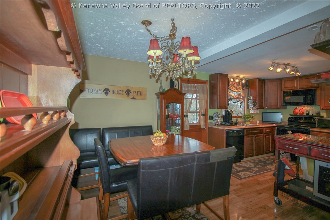 4504 Chestnut Road South Charleston, WV 25309 - Photo 4 of 30 Gallery Image 4
