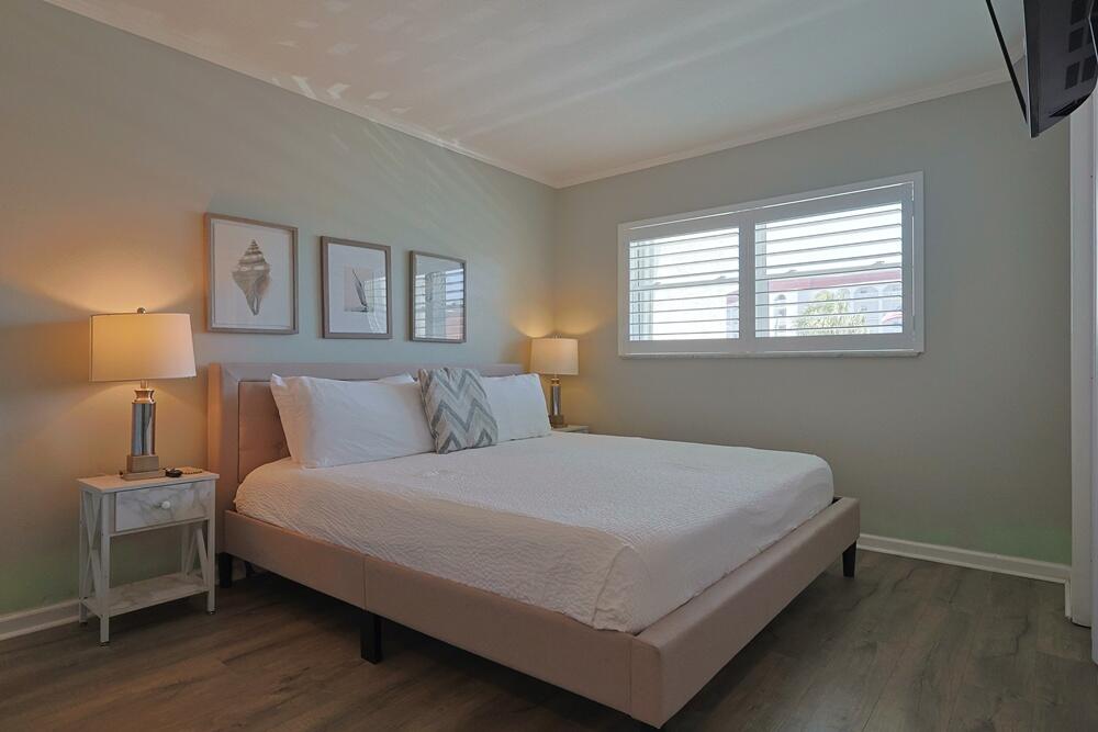 909 Santa Rosa Boulevard, Unit 528 Fort Walton Beach, FL 32548 - Photo 19 of 66 a bedroom with a bed and window