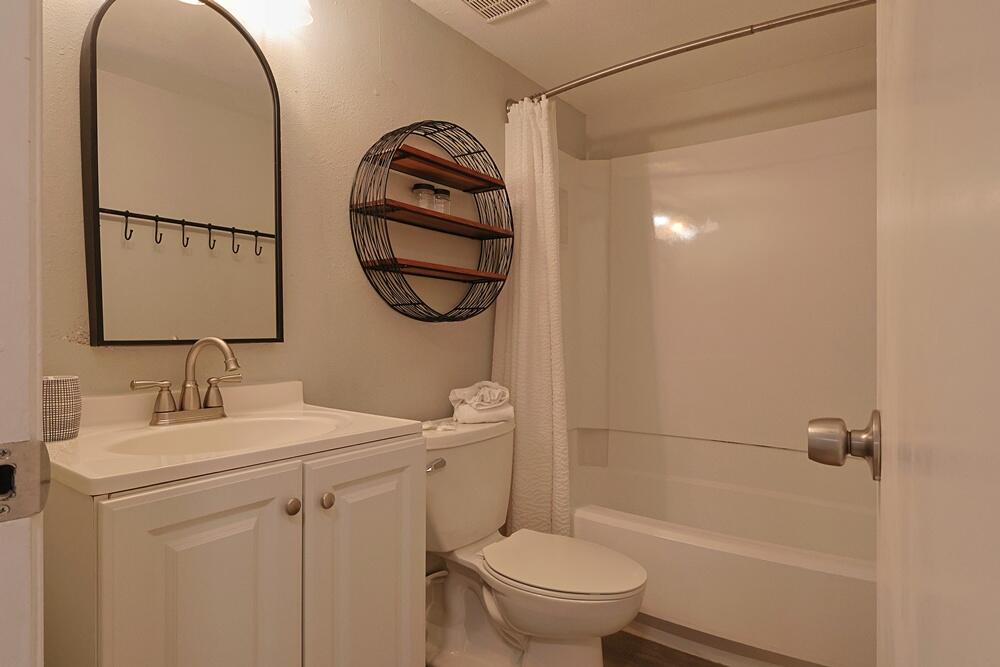 909 Santa Rosa Boulevard, Unit 528 Fort Walton Beach, FL 32548 - Photo 21 of 66 a bathroom with a sink toilet and a mirror