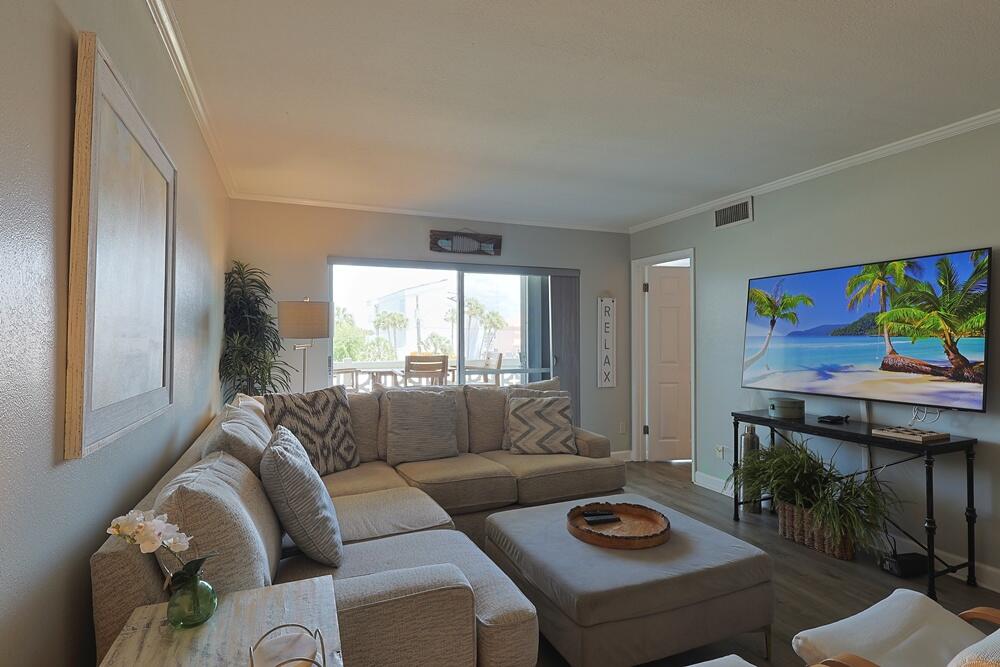 909 Santa Rosa Boulevard, Unit 528 Fort Walton Beach, FL 32548 - Photo 10 of 66 a living room with furniture and a flat screen tv