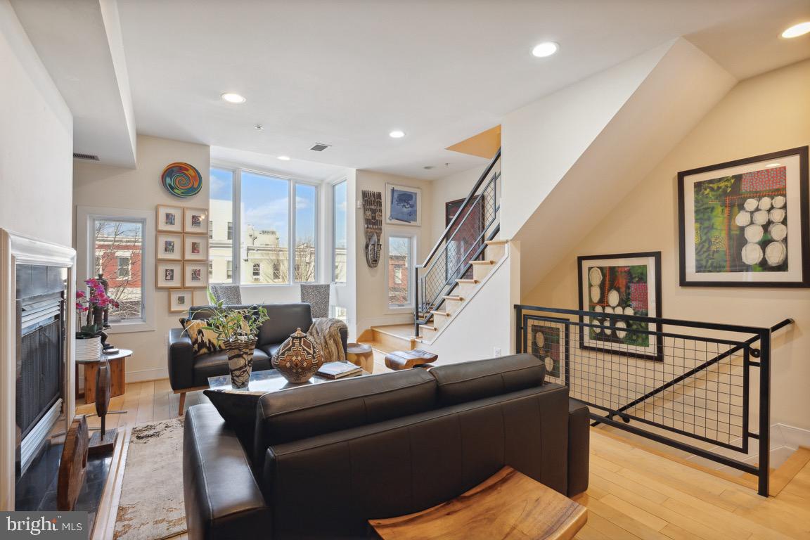 Natural Light Galore -Floor To Ceiling Windows
