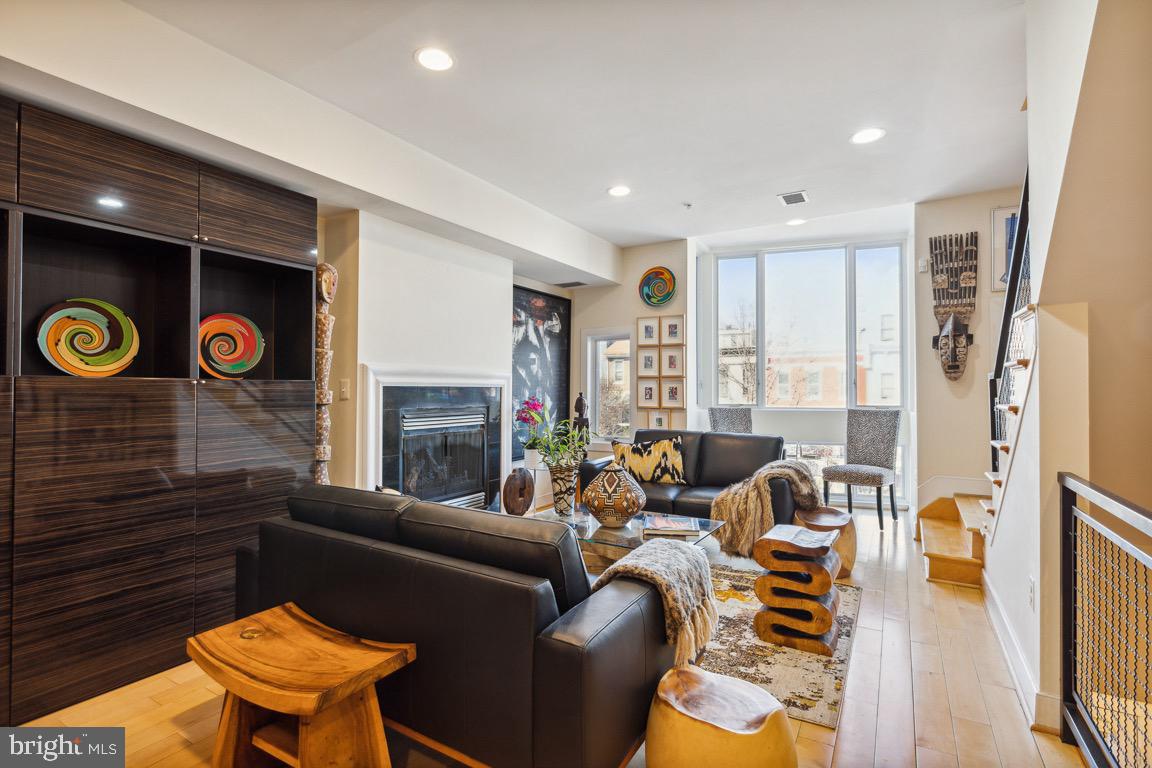 Recessed Lights,  9+ Ft Ceilings & Fireplace