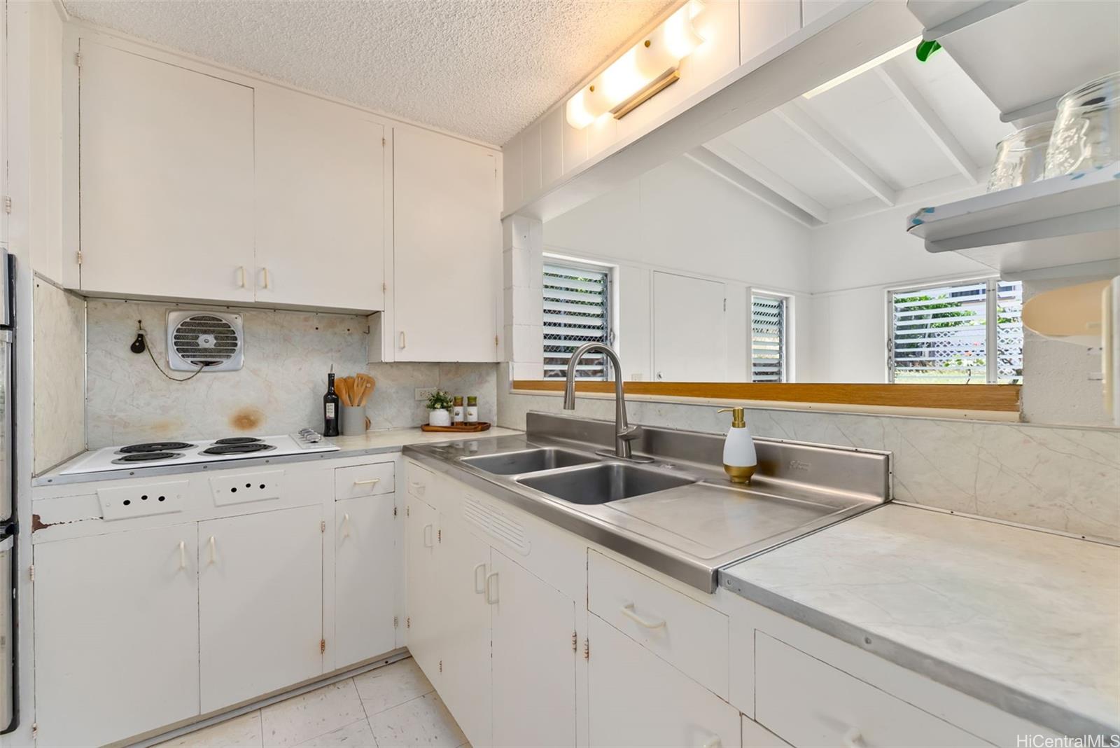 6014 Aimoku Street Honolulu, HI 96821 - Photo 9 of 25 Passthrough window great for entertaining