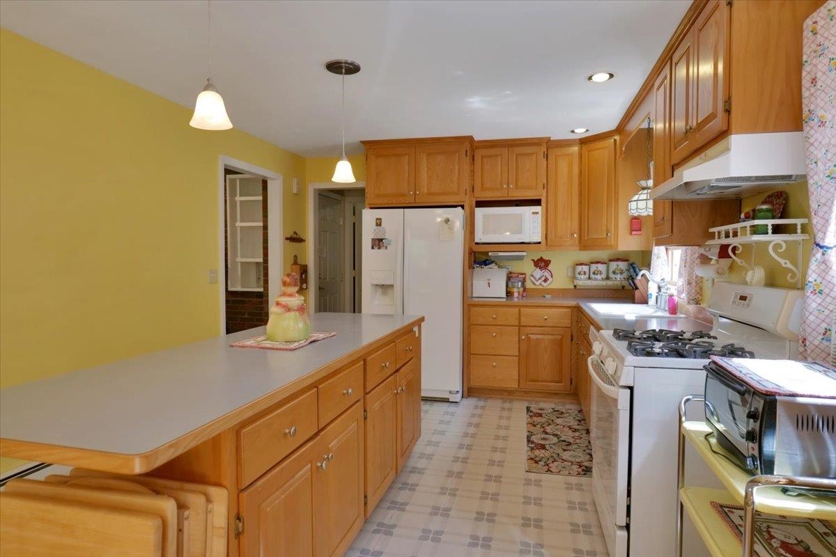 969 Clay Point Road Colchester, VT 05446 - Photo 4 of 33