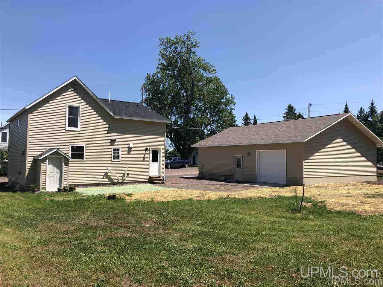 24923 Chestnut Street Calumet, MI 49913 - Photo 3 of 26