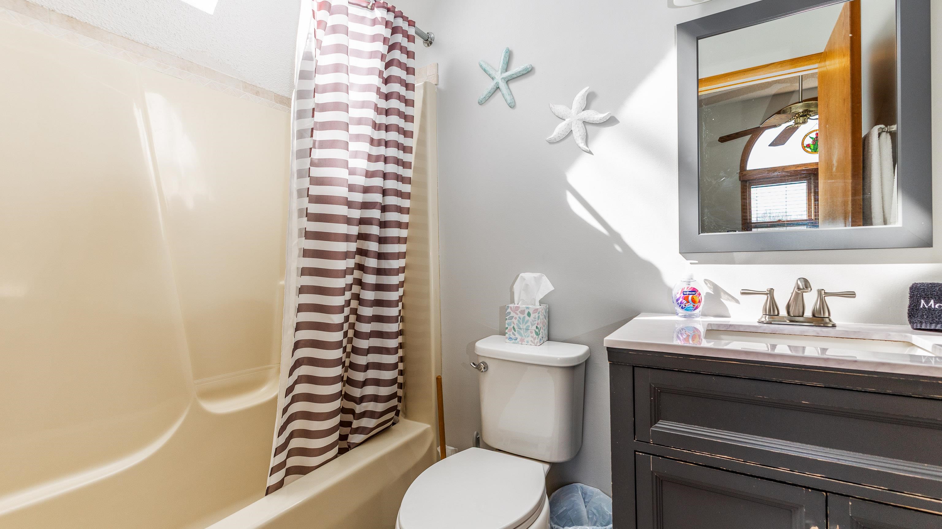 7 Colony Lane Galena, IL 61036 - Photo 19 of 36 a bathroom with a bathtub a sink and a toilet