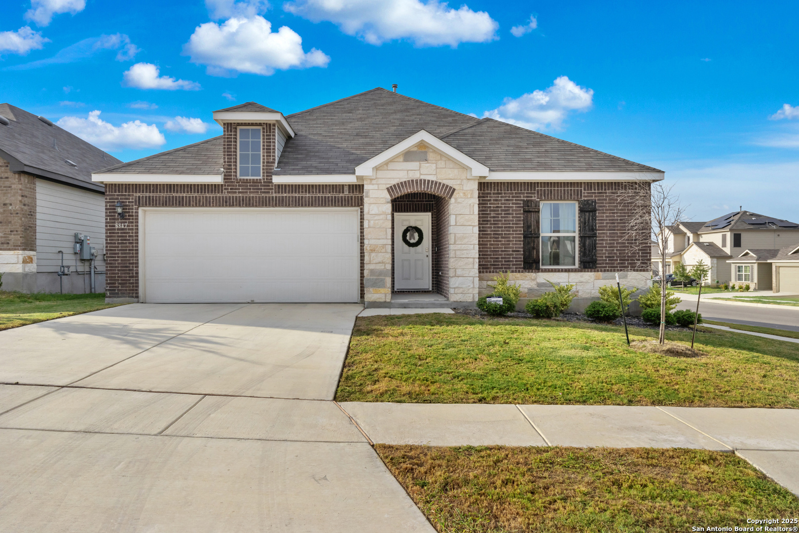 6847 Alaskan Wy. Converse, TX 78109 - Photo 2 of 32 a front view of a house with garden