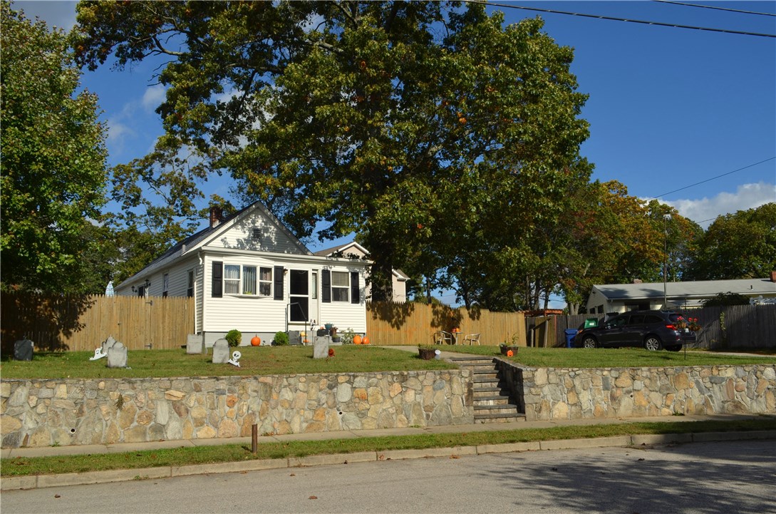 15 Step Circle Warwick, RI 02889 - Photo 1 of 23 Gallery Image 1