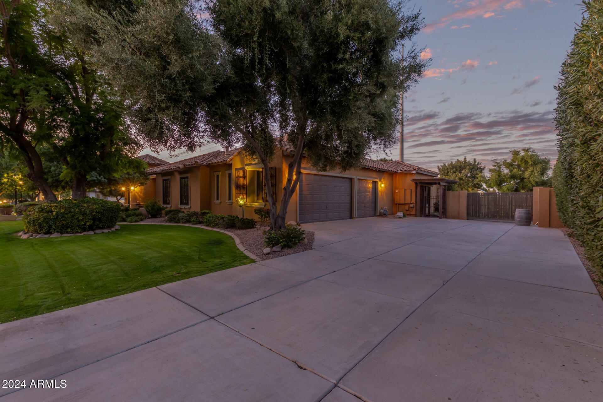 2912 East Vaughn Avenue Gilbert, AZ 85234 - Photo 3 of 55 05 - Vaughn