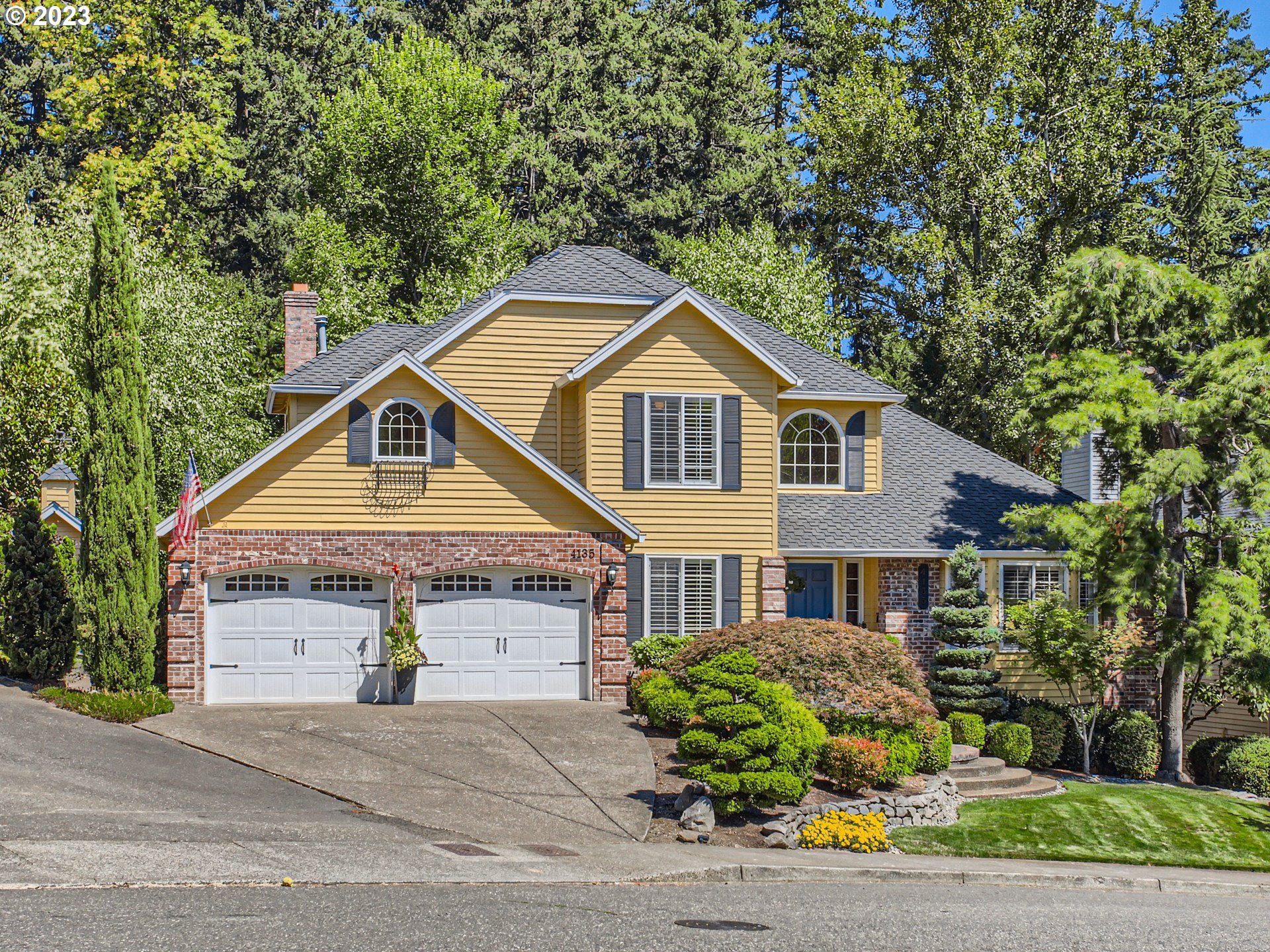 4135 Southwest Comus Street Portland, OR 97219 - Photo 1 of 41 Gallery Image 1