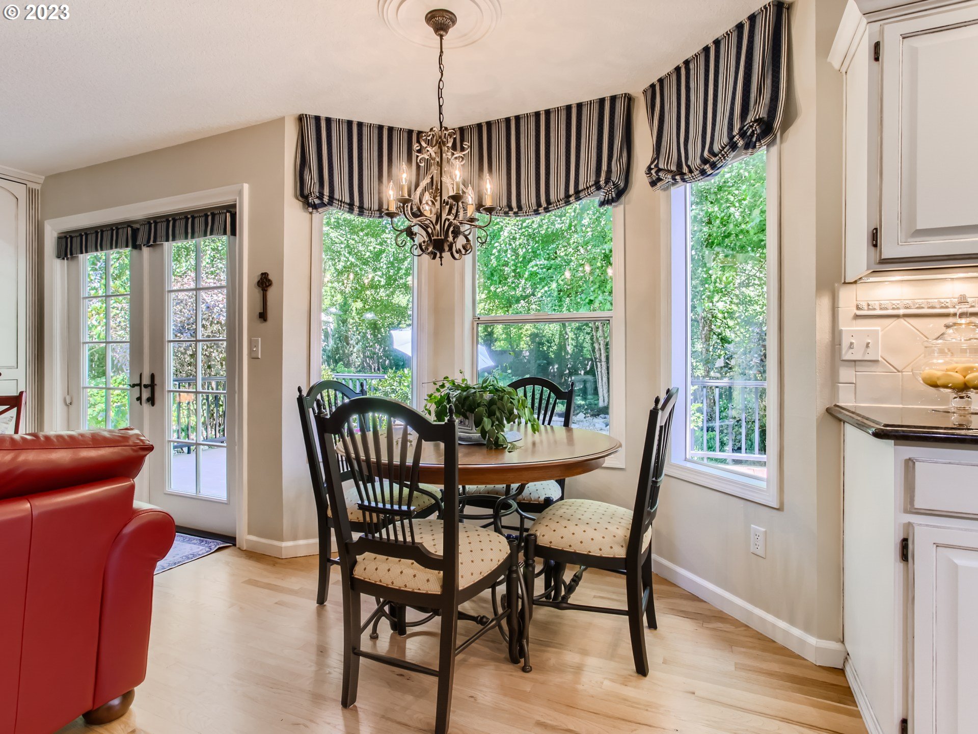 4135 Southwest Comus Street Portland, OR 97219 - Photo 13 of 41 Gallery Image 13