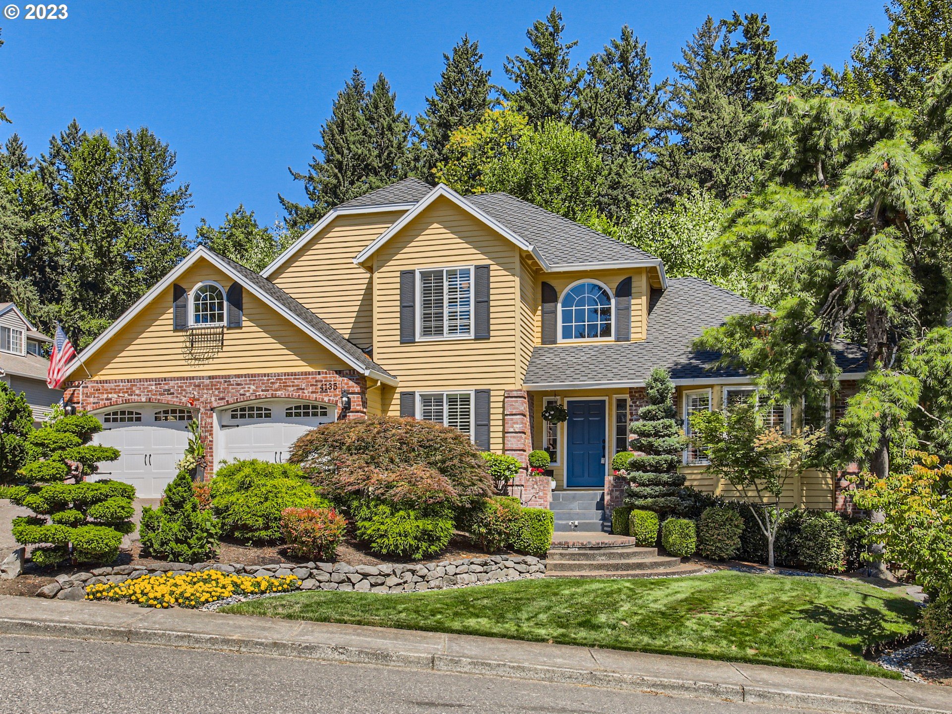 4135 Southwest Comus Street Portland, OR 97219 - Photo 2 of 41 Gallery Image 2
