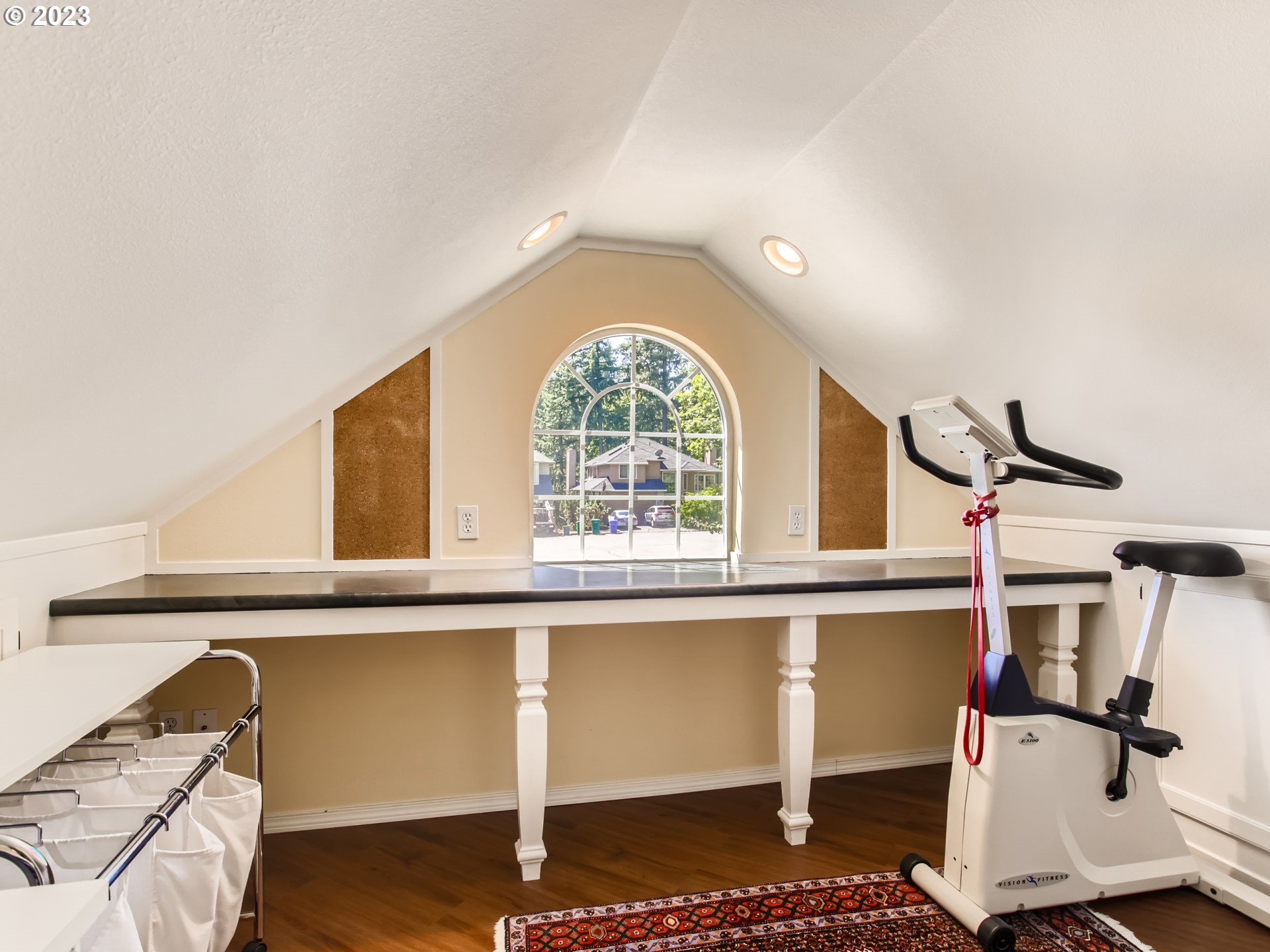 4135 Southwest Comus Street Portland, OR 97219 - Photo 26 of 41 Gallery Image 26