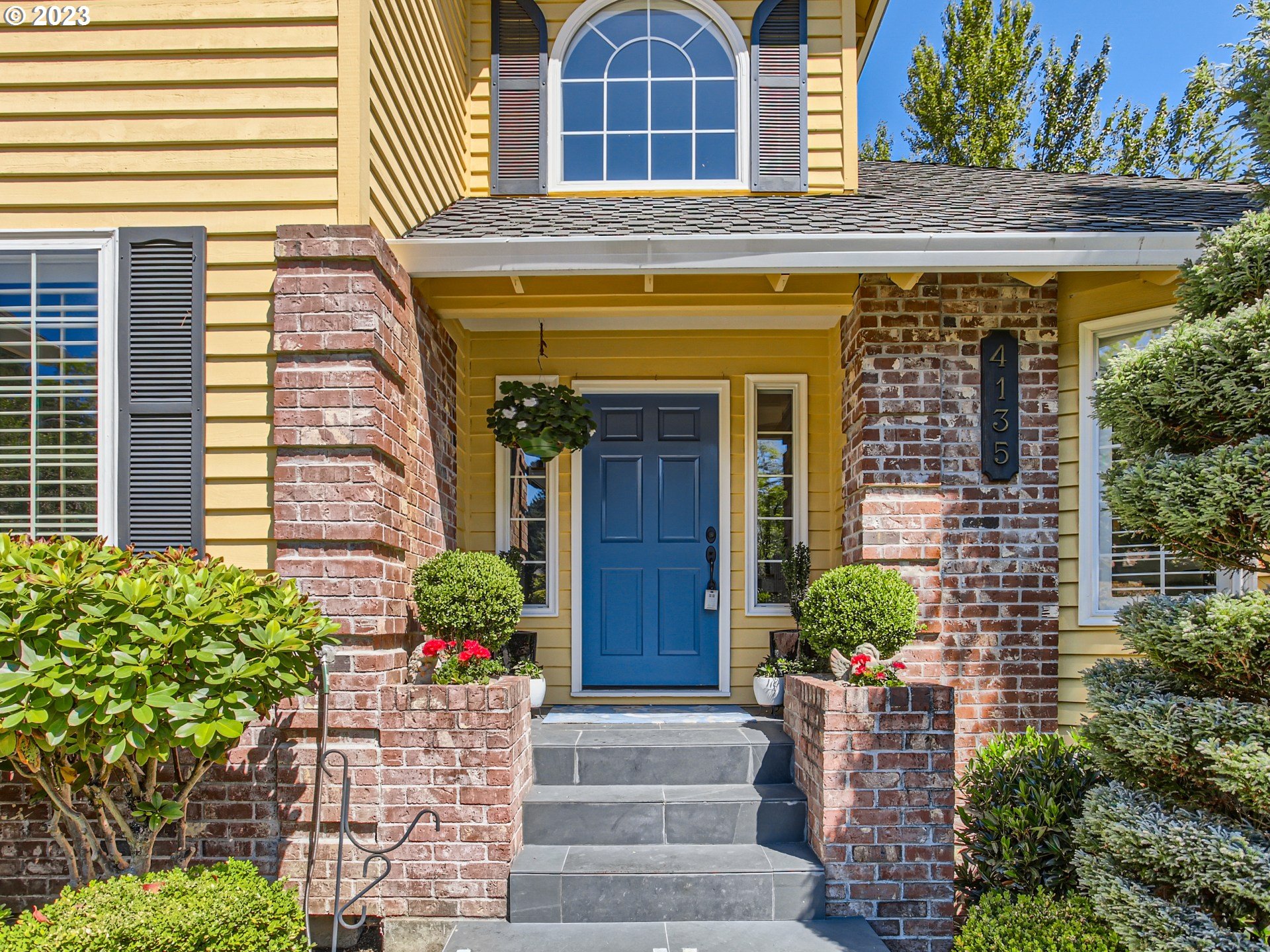 4135 Southwest Comus Street Portland, OR 97219 - Photo 3 of 41 Gallery Image 3