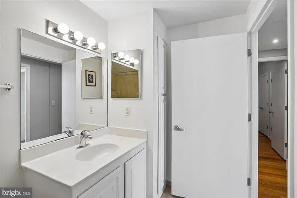 $2,400 | 350 G Street Southwest, Unit N511, Washington, DC 20024