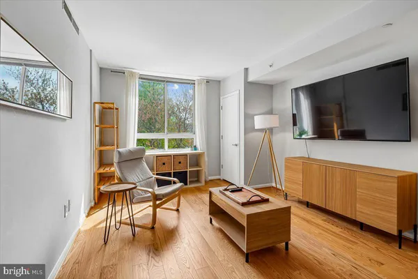 $2,400 | 350 G Street Southwest, Unit N511, Washington, DC 20024