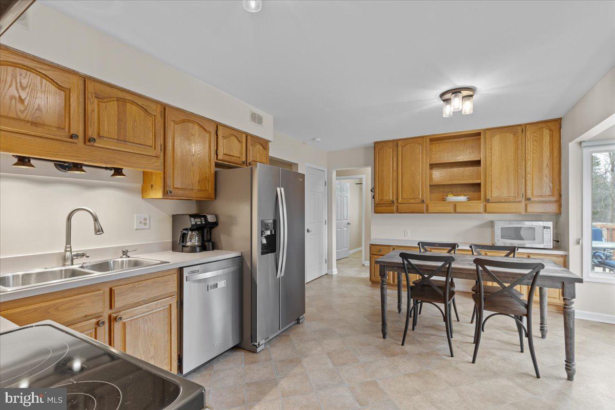 6744 Settlers Ridge Road Warrenton, VA 20187 - Photo 12 of 54 Eat-In Kitchen