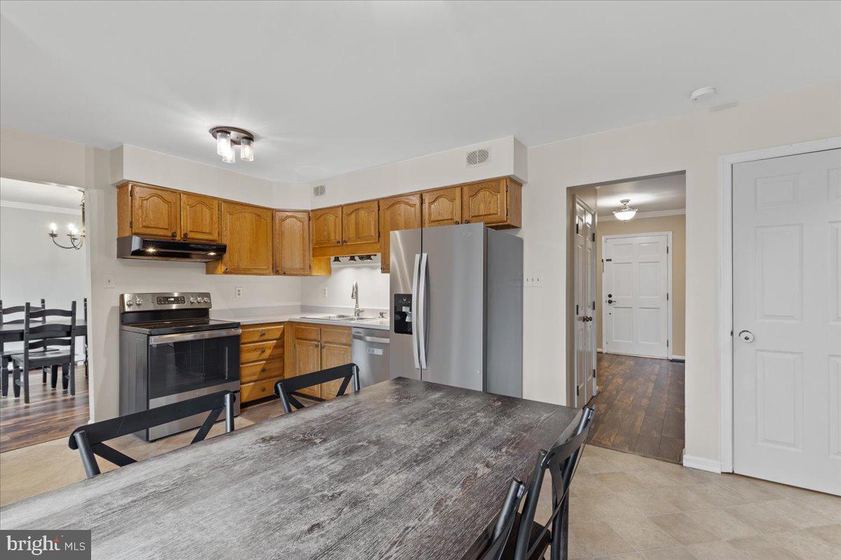 6744 Settlers Ridge Road Warrenton, VA 20187 - Photo 15 of 54 Eat-In Kitchen