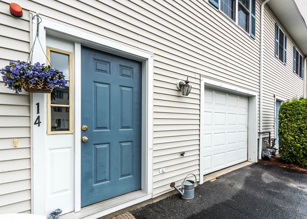985 Trapelo Road, Unit 14 Waltham, MA 02452 - Photo 2 of 19