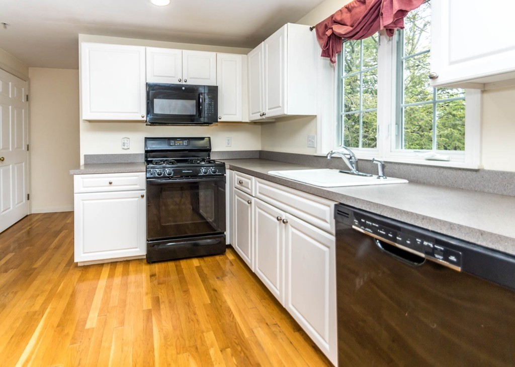 985 Trapelo Road, Unit 14 Waltham, MA 02452 - Photo 3 of 19