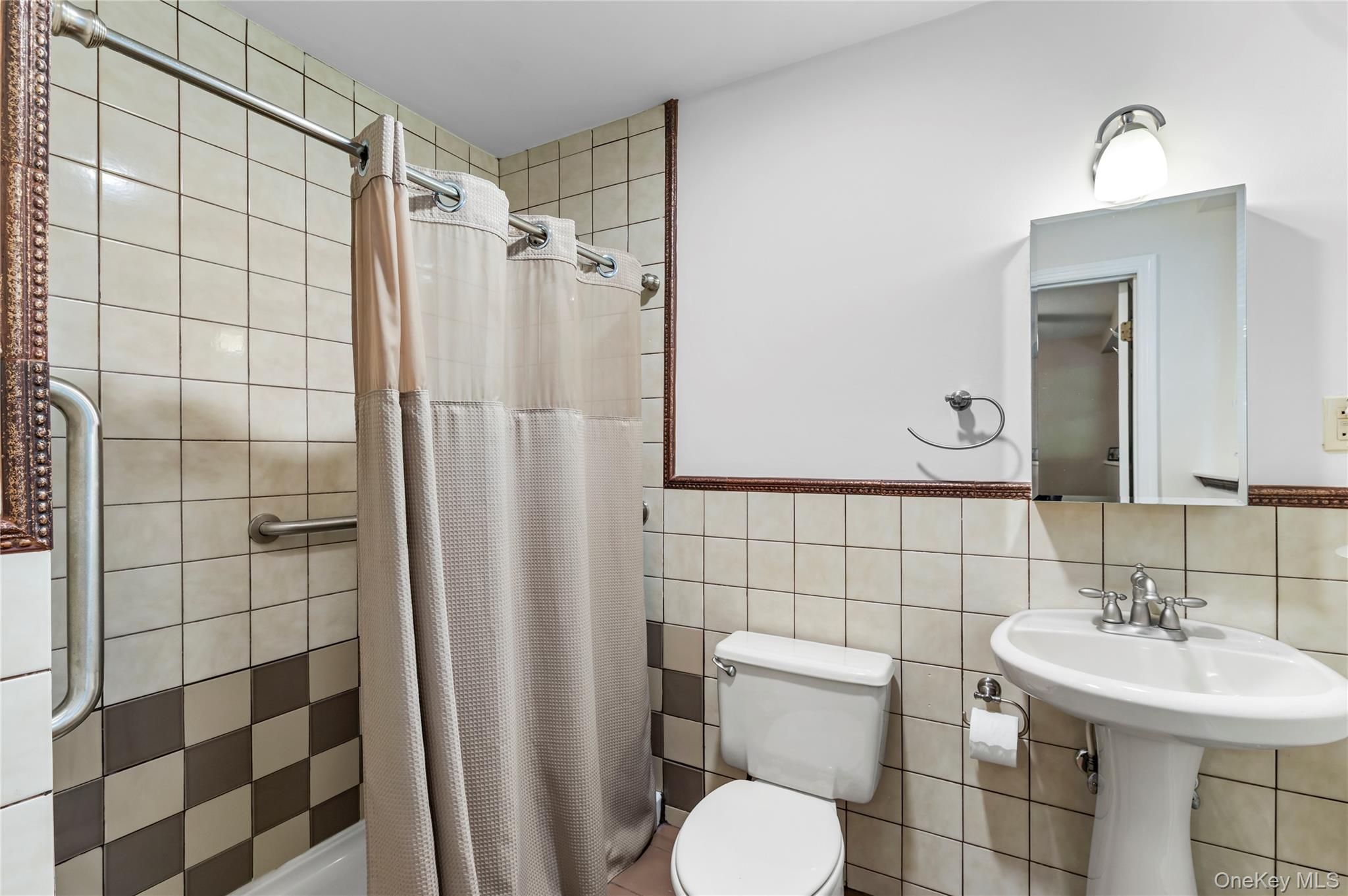 619 Russet Road Valley Cottage, NY 10989 - Photo 24 of 38 Gallery Image 24