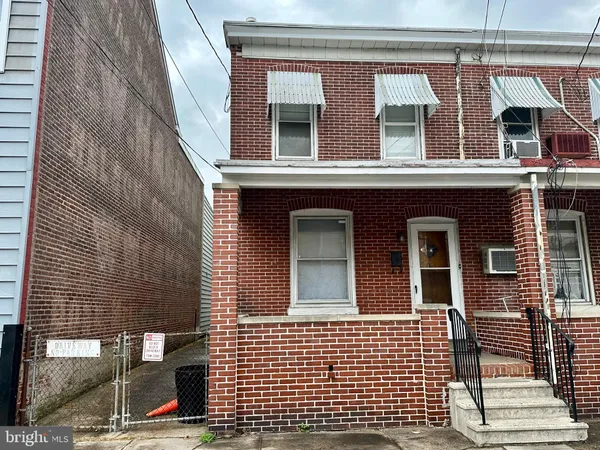 $1,800 | 705 Anderson Street, Trenton, NJ 08611