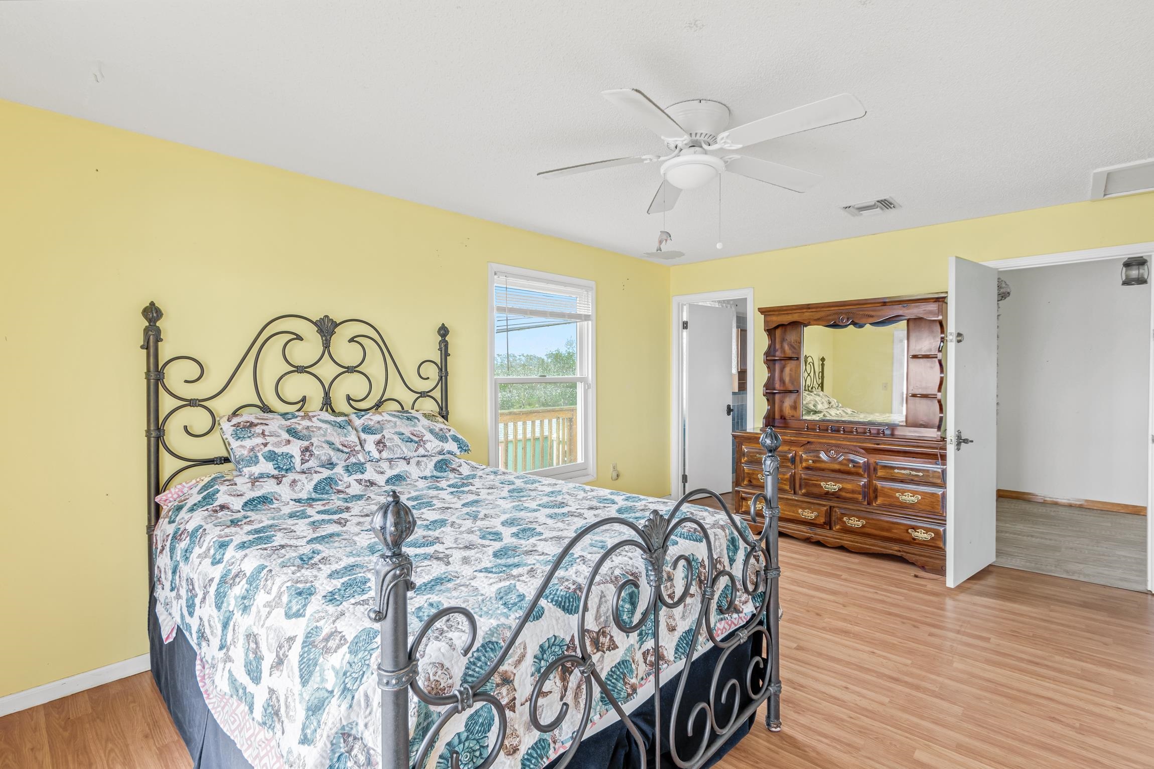298 Majorca Road St. Augustine, FL 32080 - Photo 13 of 40 a bed sitting in a spacious bedroom next to a window