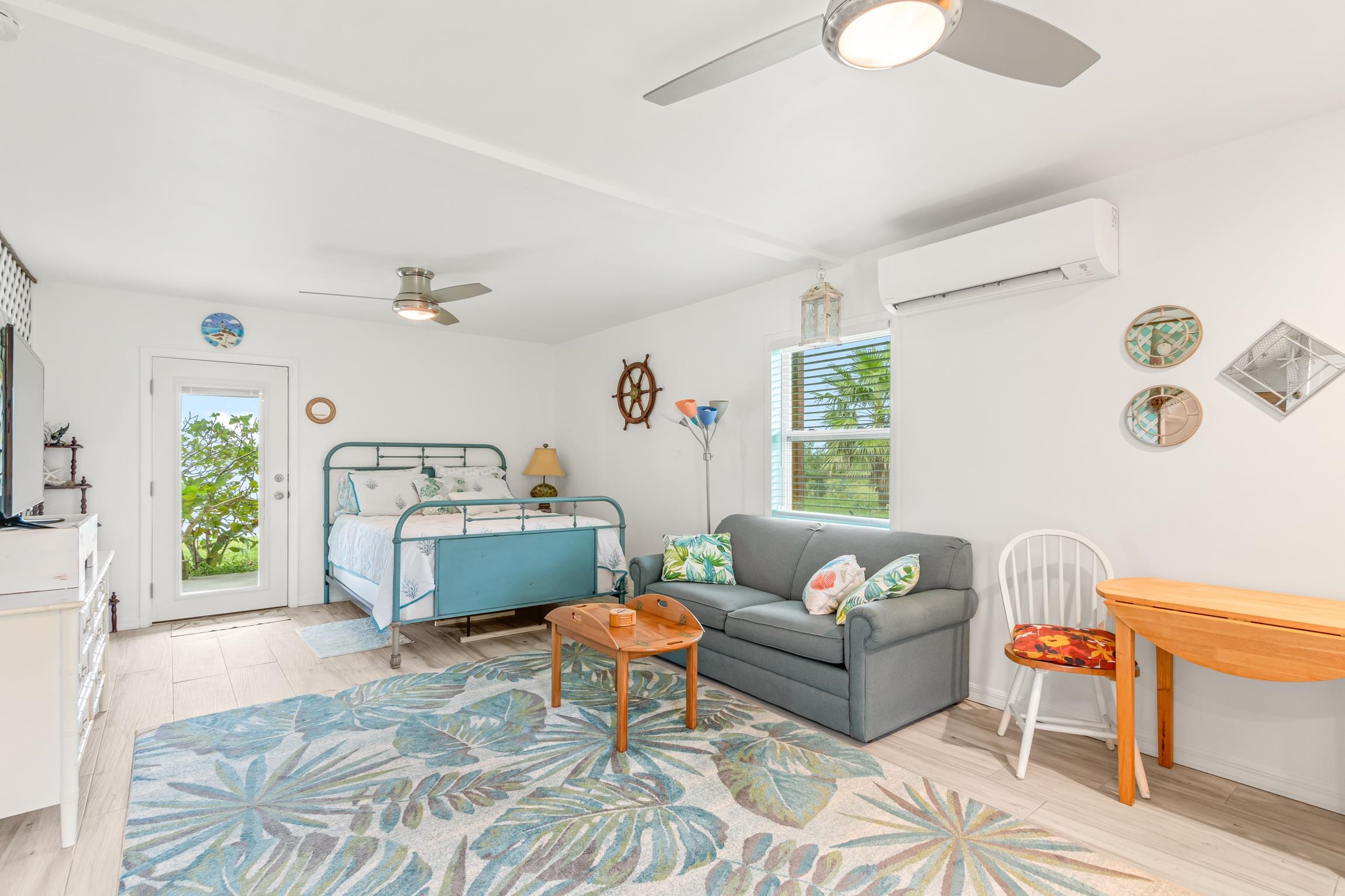 298 Majorca Road St. Augustine, FL 32080 - Photo 17 of 40 a living room with furniture and a wooden floor