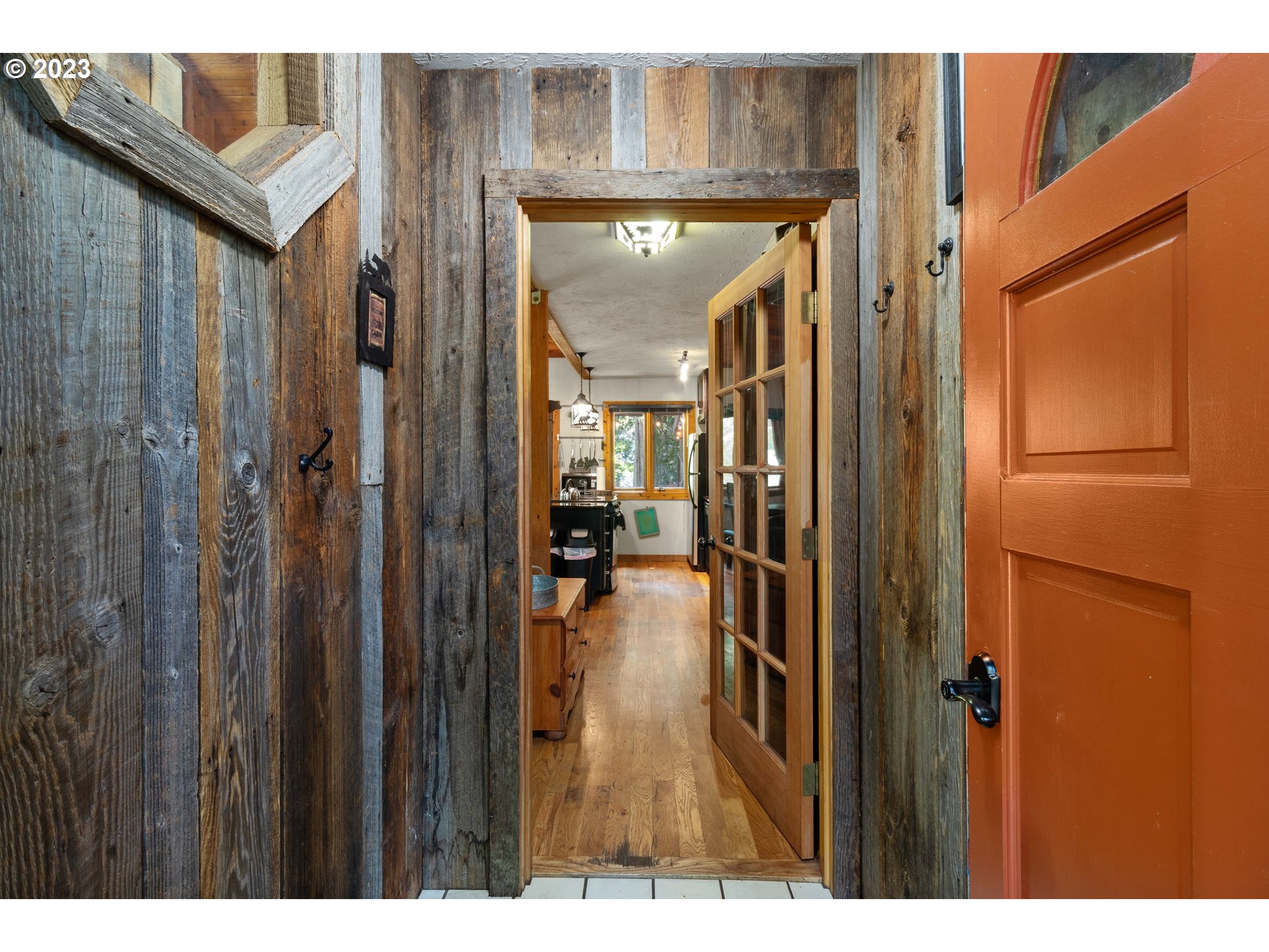 71650 East Minikahda Avenue Rhododendron, OR 97049 - Photo 4 of 37 Entrance/Foyer