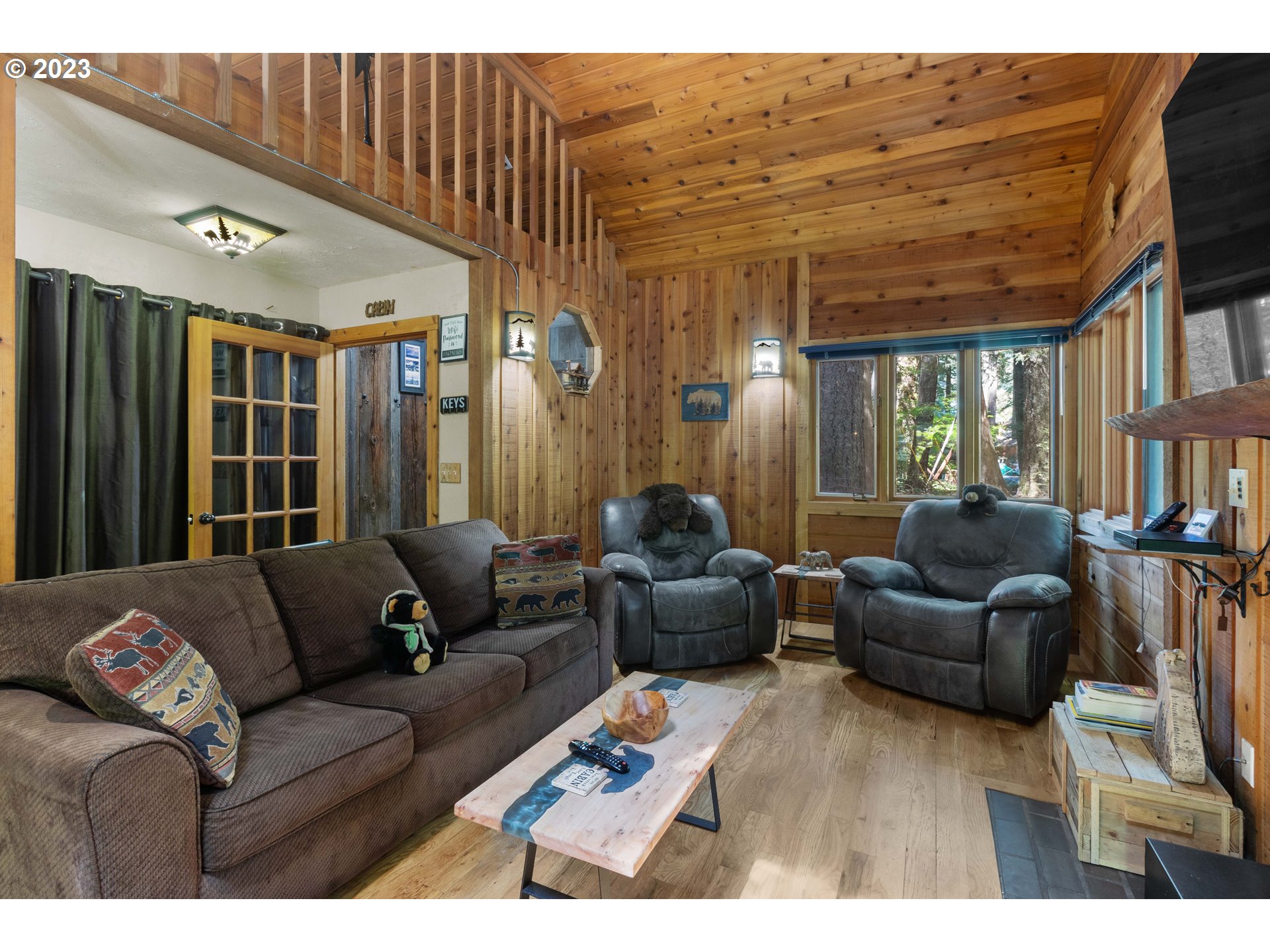 71650 East Minikahda Avenue Rhododendron, OR 97049 - Photo 7 of 37 Living Room