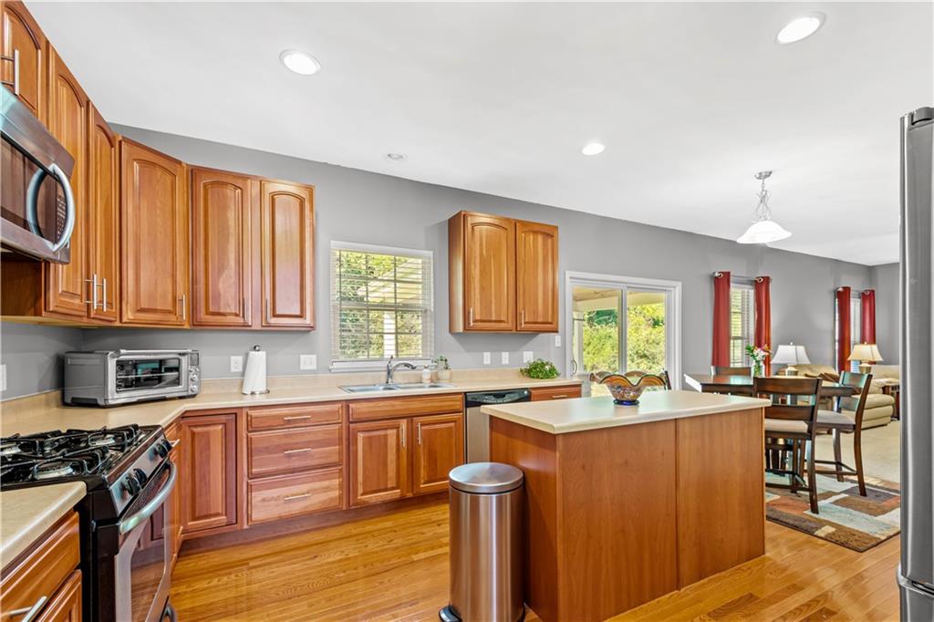 128 Walnut Drive McKees Rocks, PA 15136 - Photo 9 of 25 Gallery Image 9