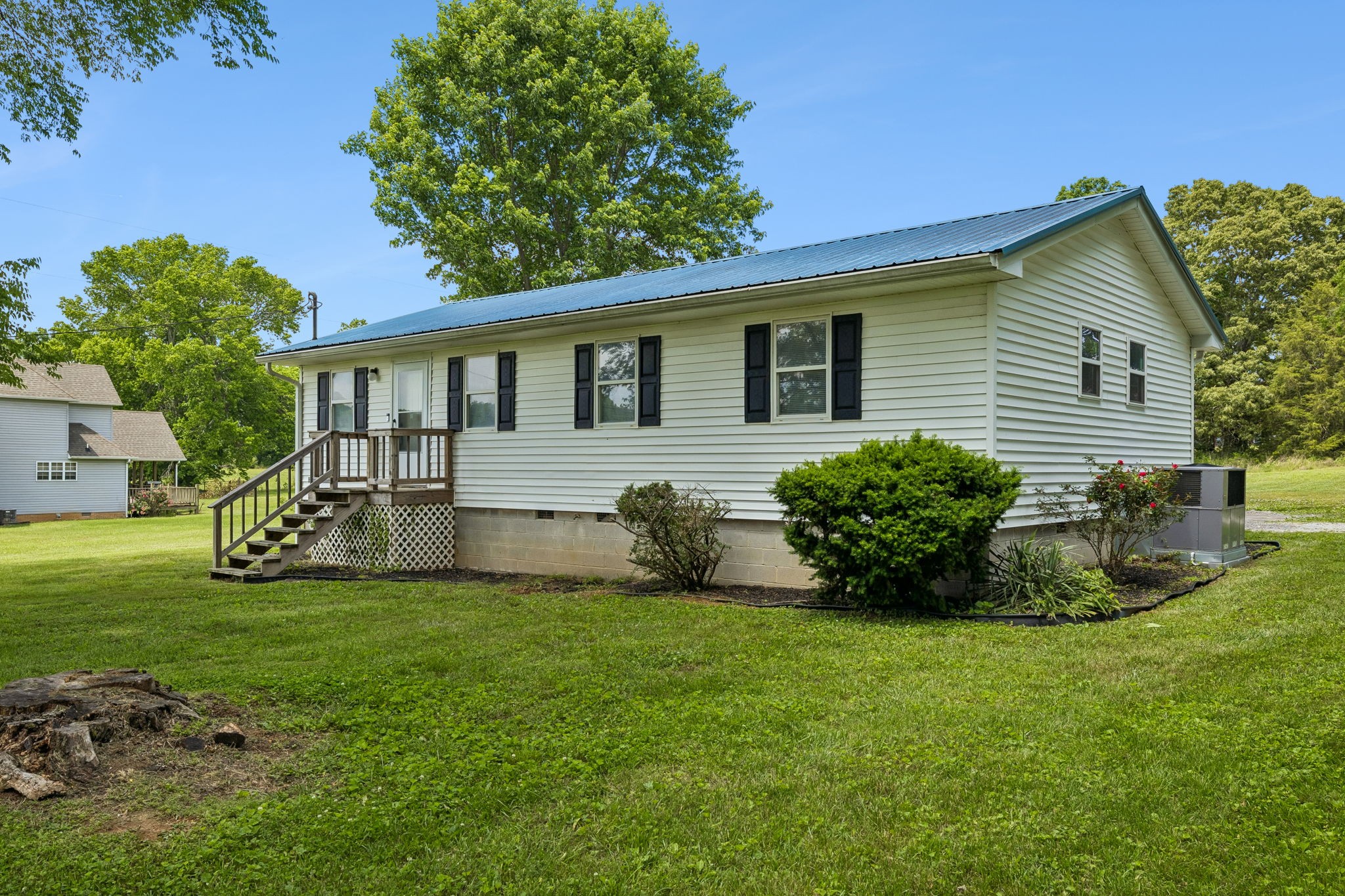 576 Tipps Road Belvidere, TN 37306 - Photo 2 of 32 Gallery Image 2