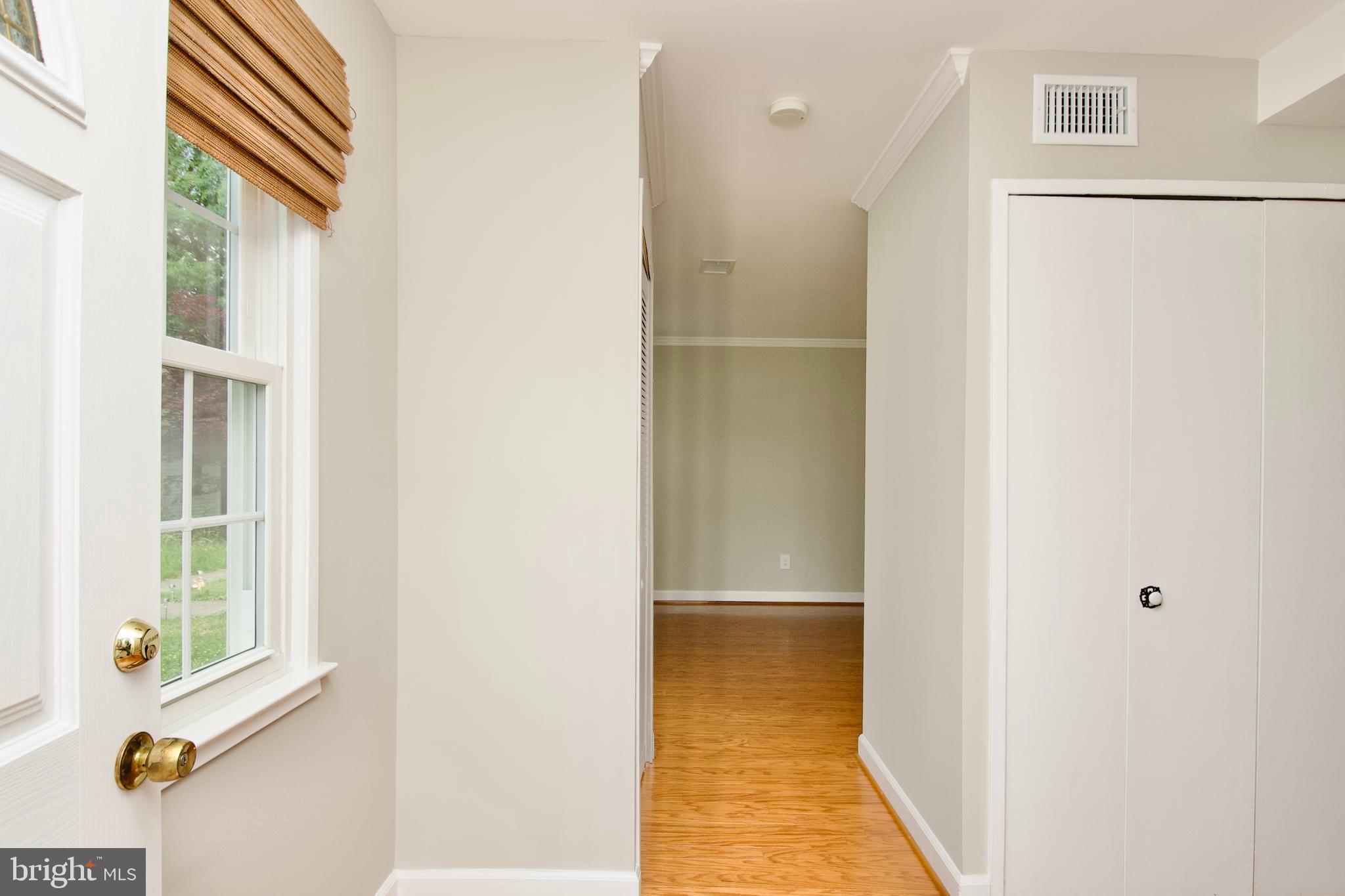 7726 Matisse Way Springfield, VA 22153 - Photo 4 of 34