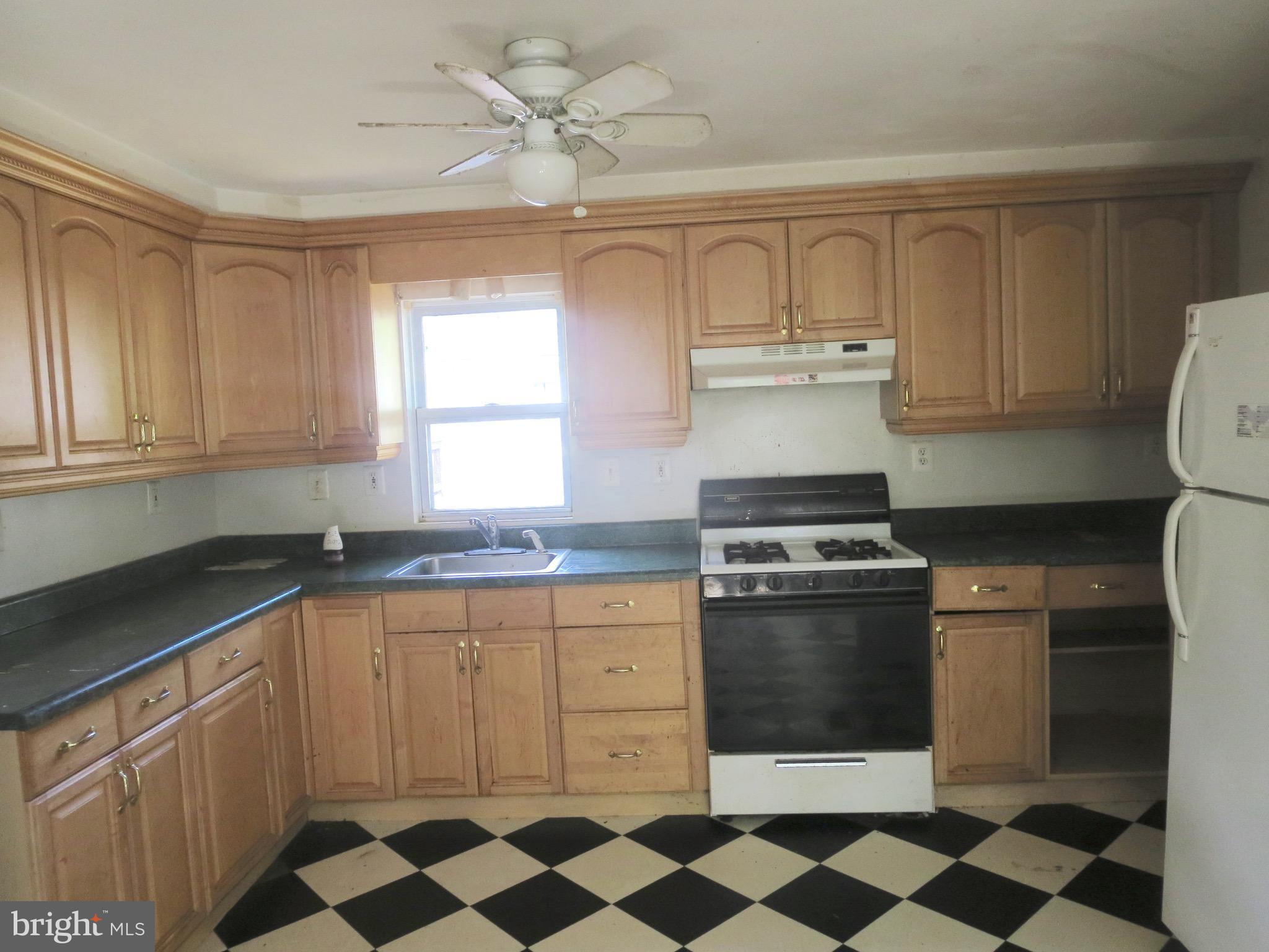 389 Riverside Drive Pasadena, MD 21122 - Photo 3 of 13 Kitchen