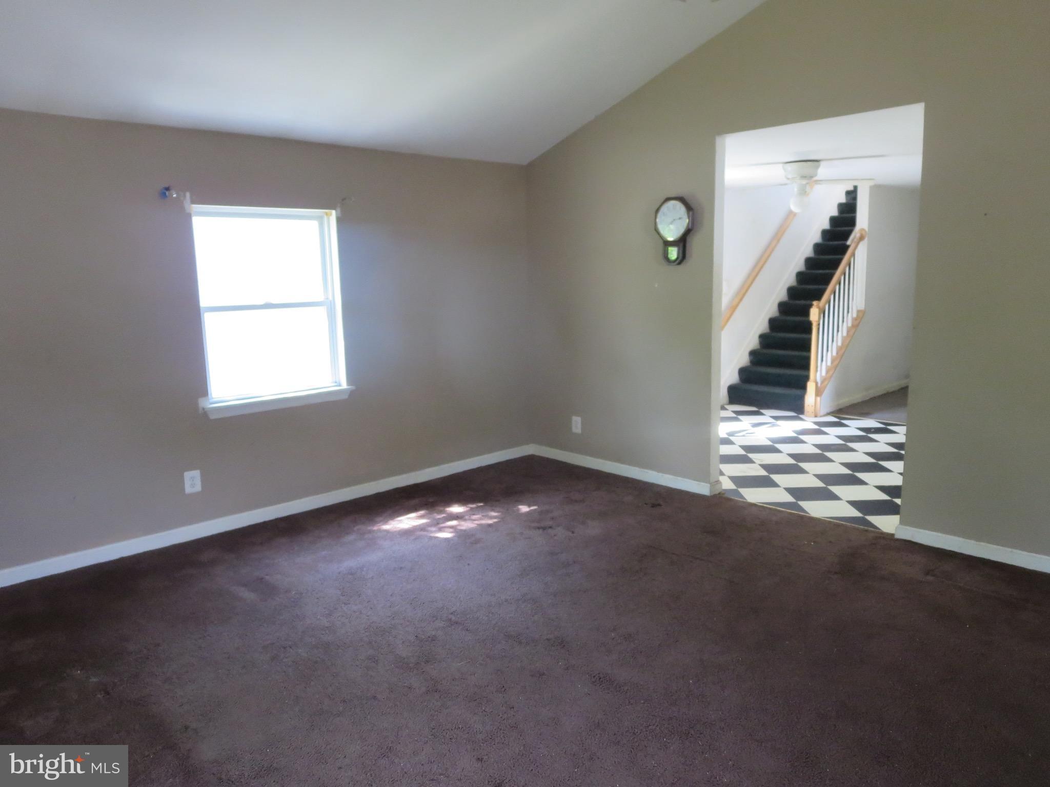 389 Riverside Drive Pasadena, MD 21122 - Photo 4 of 13 Living Room