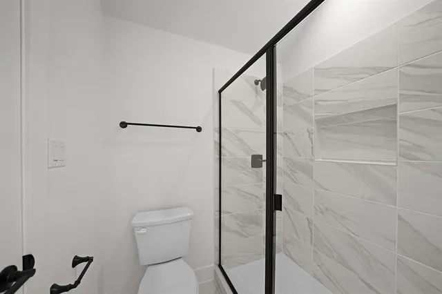 a black and white photo of a picture