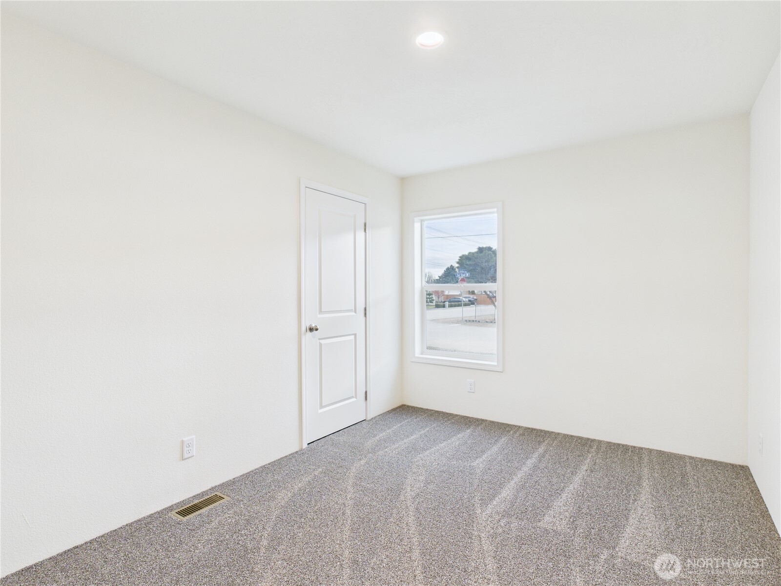 401 2nd Street Southwest Rock Island, WA 98850 - Photo 10 of 12 a view of a room that has a window in it