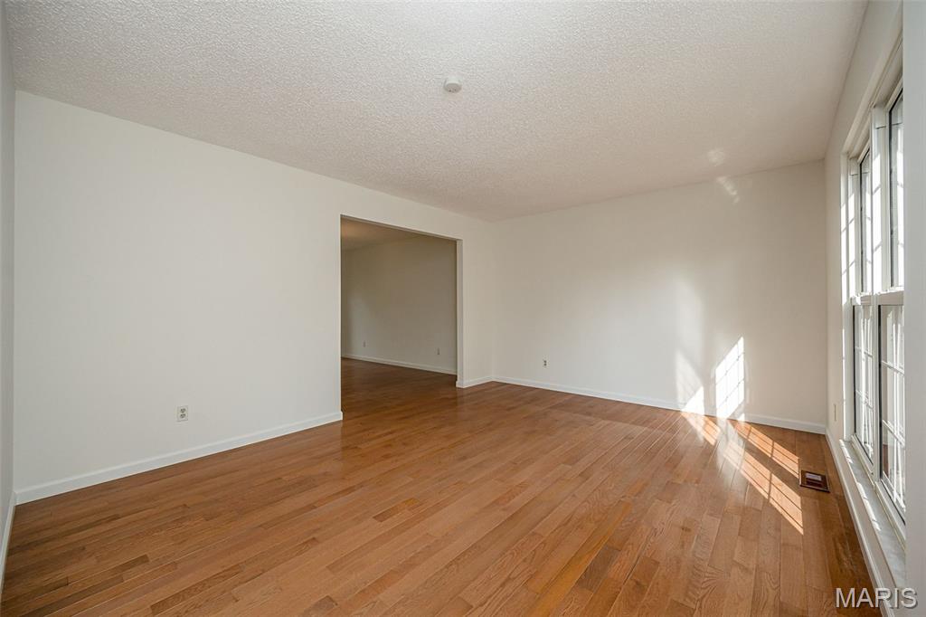 1226 Dunloe Road Ballwin, MO 63021 - Photo 7 of 45