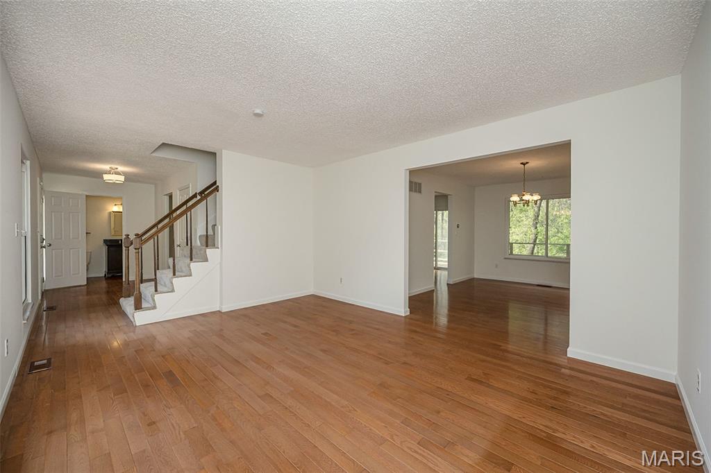 1226 Dunloe Road Ballwin, MO 63021 - Photo 8 of 45