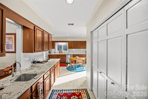 $650,000 | 5350 Sandtrap Lane, Charlotte, NC 28226