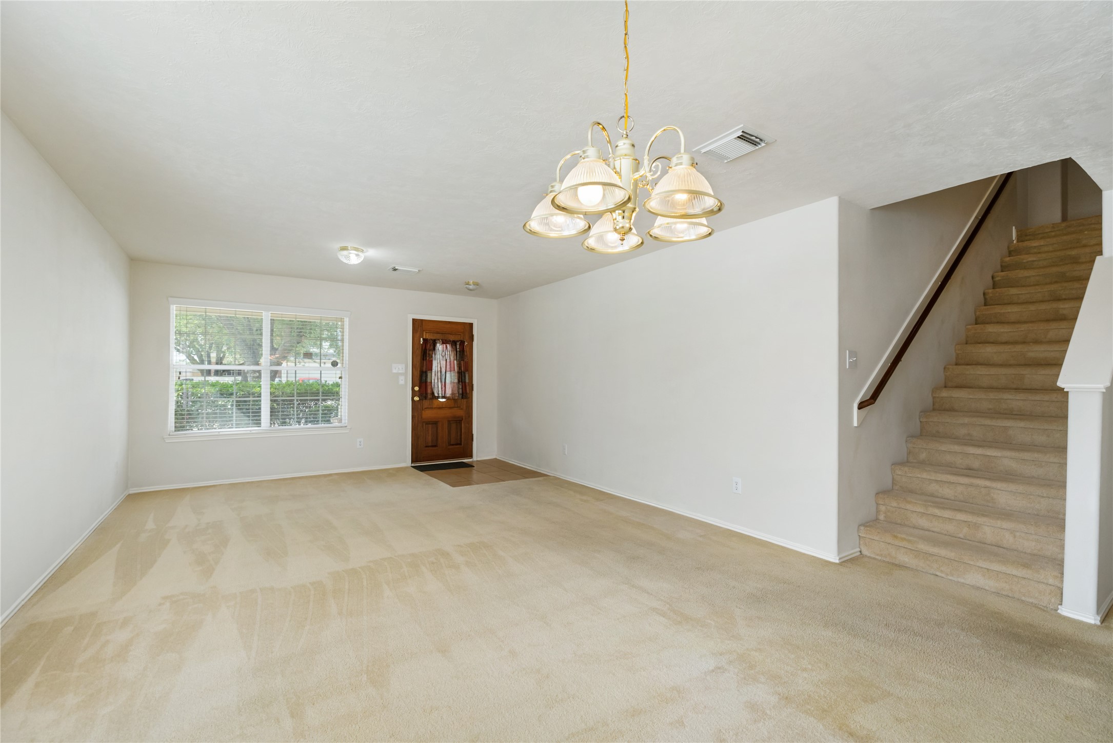 9339 Canady Park Lane Houston, TX 77075 - Photo 7 of 44 Formal dinning and receiving area. Corner View.