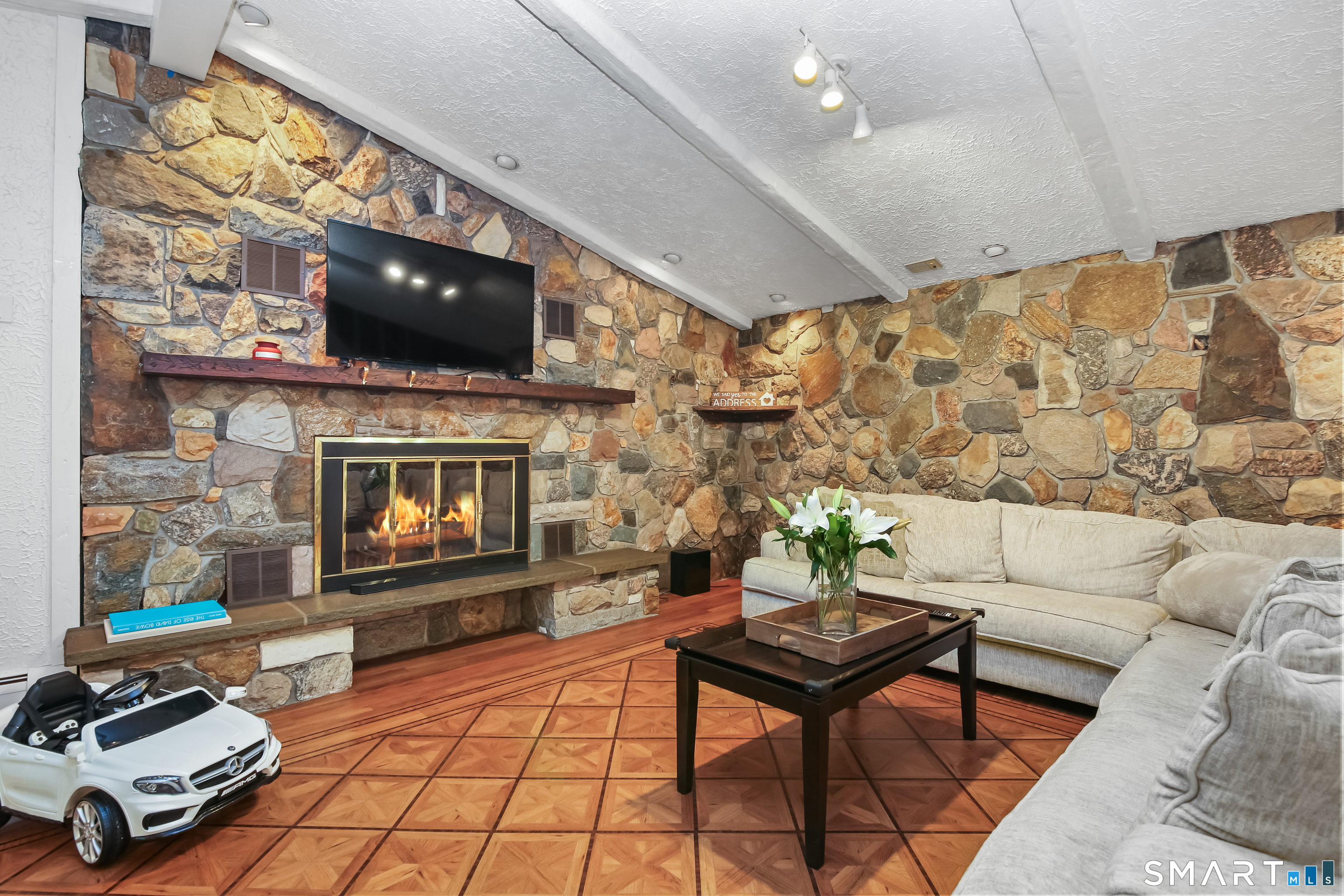 244 Strobel Road Trumbull, CT 06611 - Photo 17 of 34