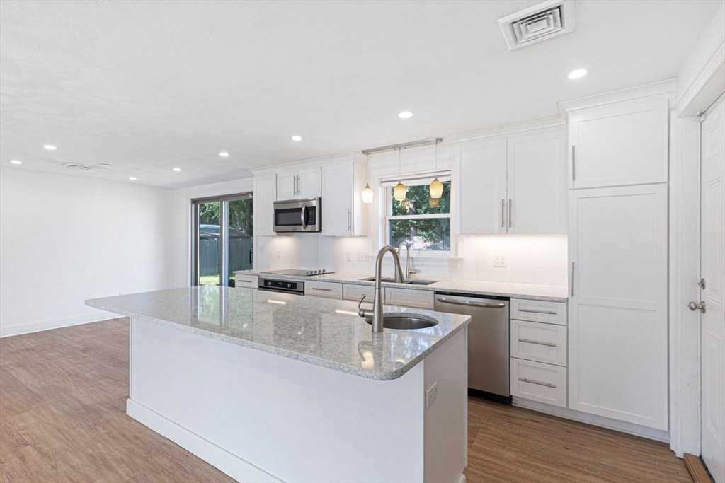 15 Roger Road Holbrook, MA 02343 - Photo 8 of 33 Gallery Image 8