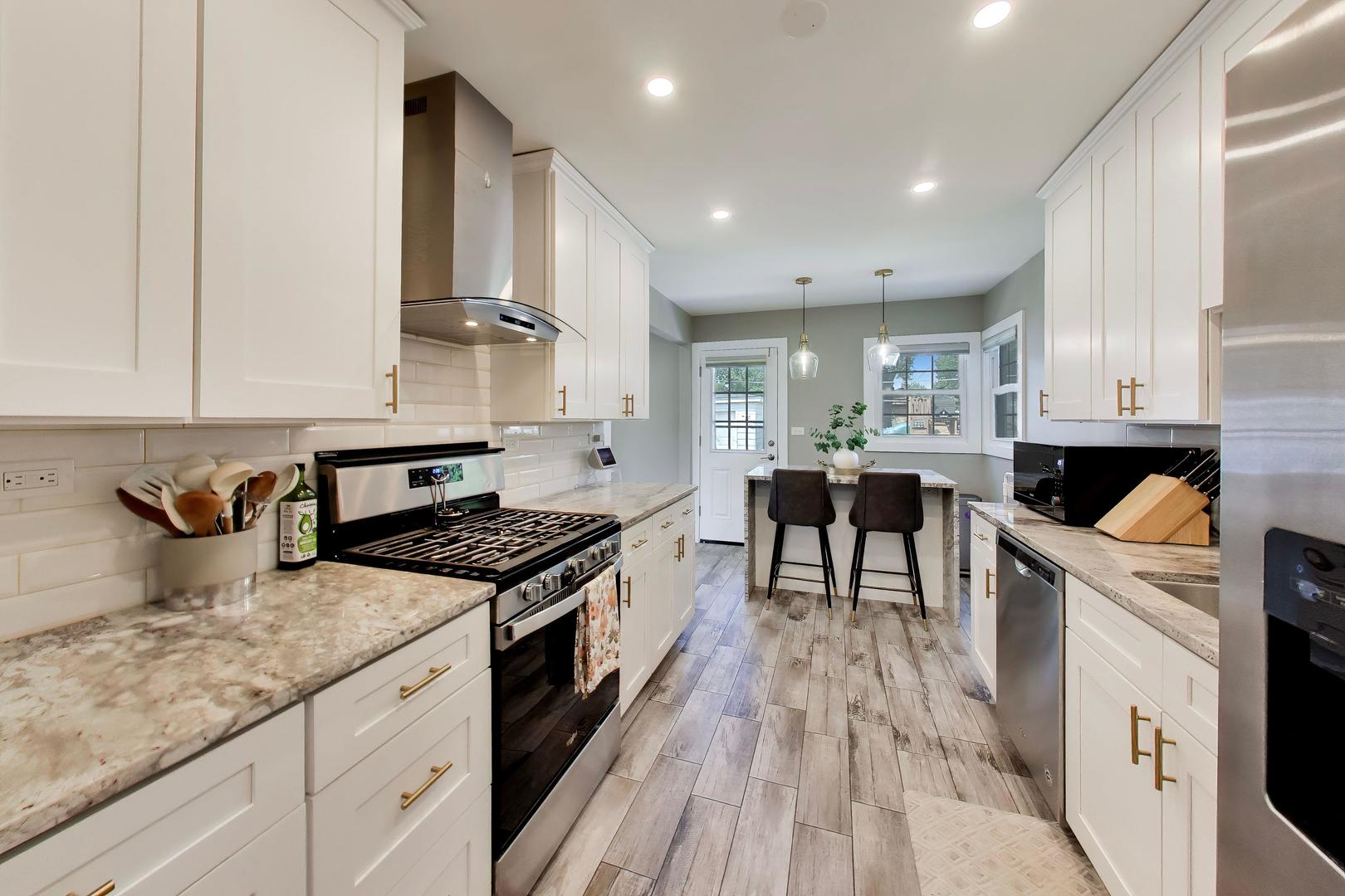 296 Springfield Terrace Des Plaines, IL 60018 - Photo 8 of 24 Gallery Image 8