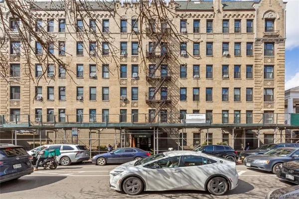 a car parked in front of a building