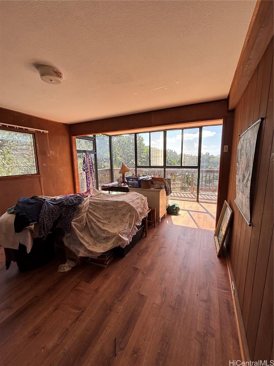 2841 Pacific Heights Road Honolulu, HI 96813 - Photo 12 of 19 a bedroom with a bed and a large window