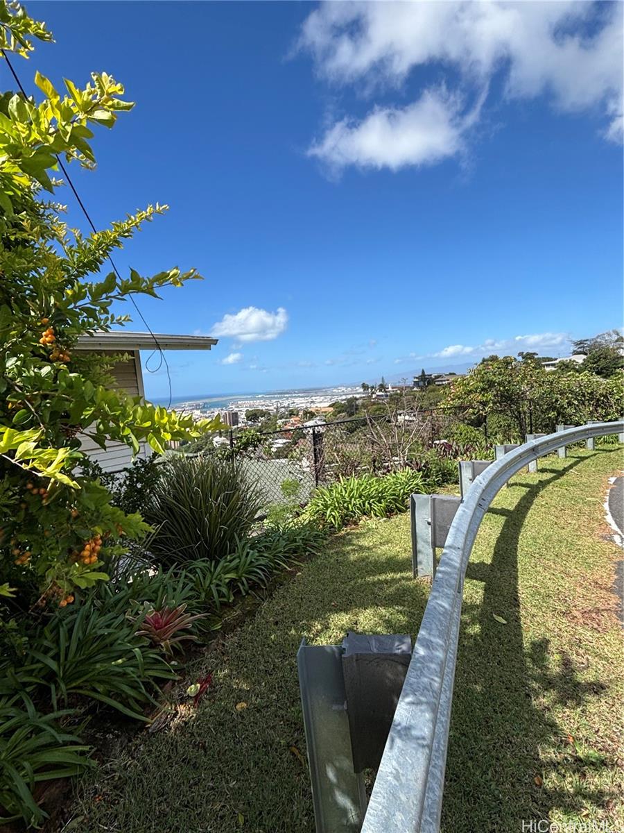 2841 Pacific Heights Road Honolulu, HI 96813 - Photo 15 of 19 a view of a lake from a balcony