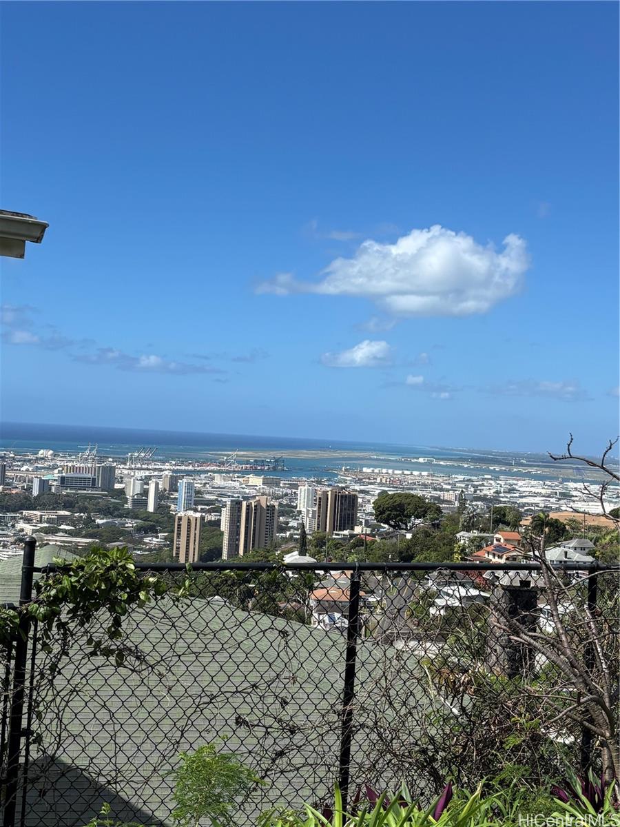 2841 Pacific Heights Road Honolulu, HI 96813 - Photo 16 of 19 a view of a building