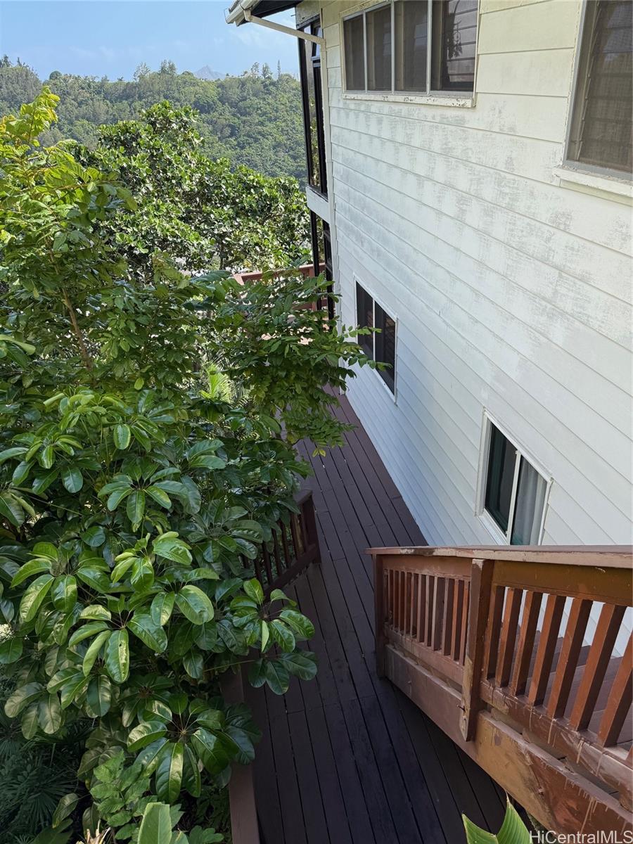 2841 Pacific Heights Road Honolulu, HI 96813 - Photo 17 of 19 a view of balcony with wooden floor